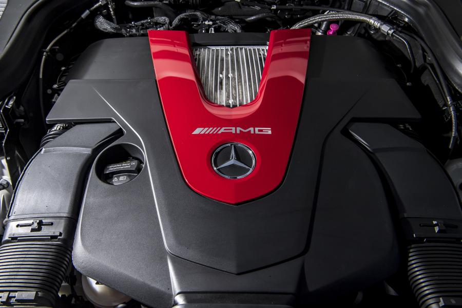 Моторный отсек Mercedes-AMG GLC43 4Matic Coupe (C253) 2019 года  (UK) (фото 17 из 69)